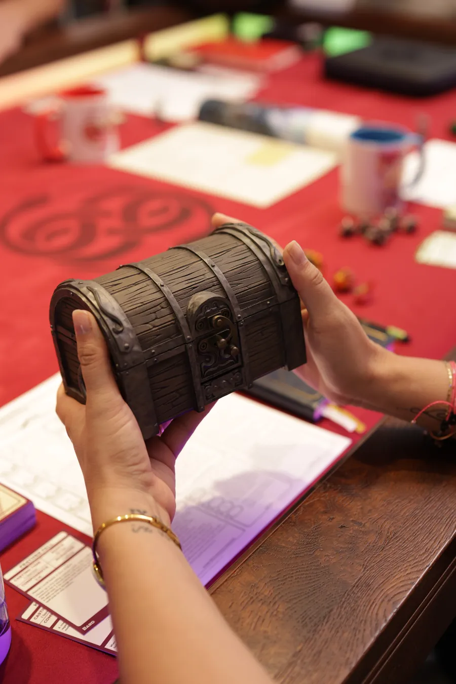 The closed Mimic Dice Box held in one hand, disguised as a treasure chest